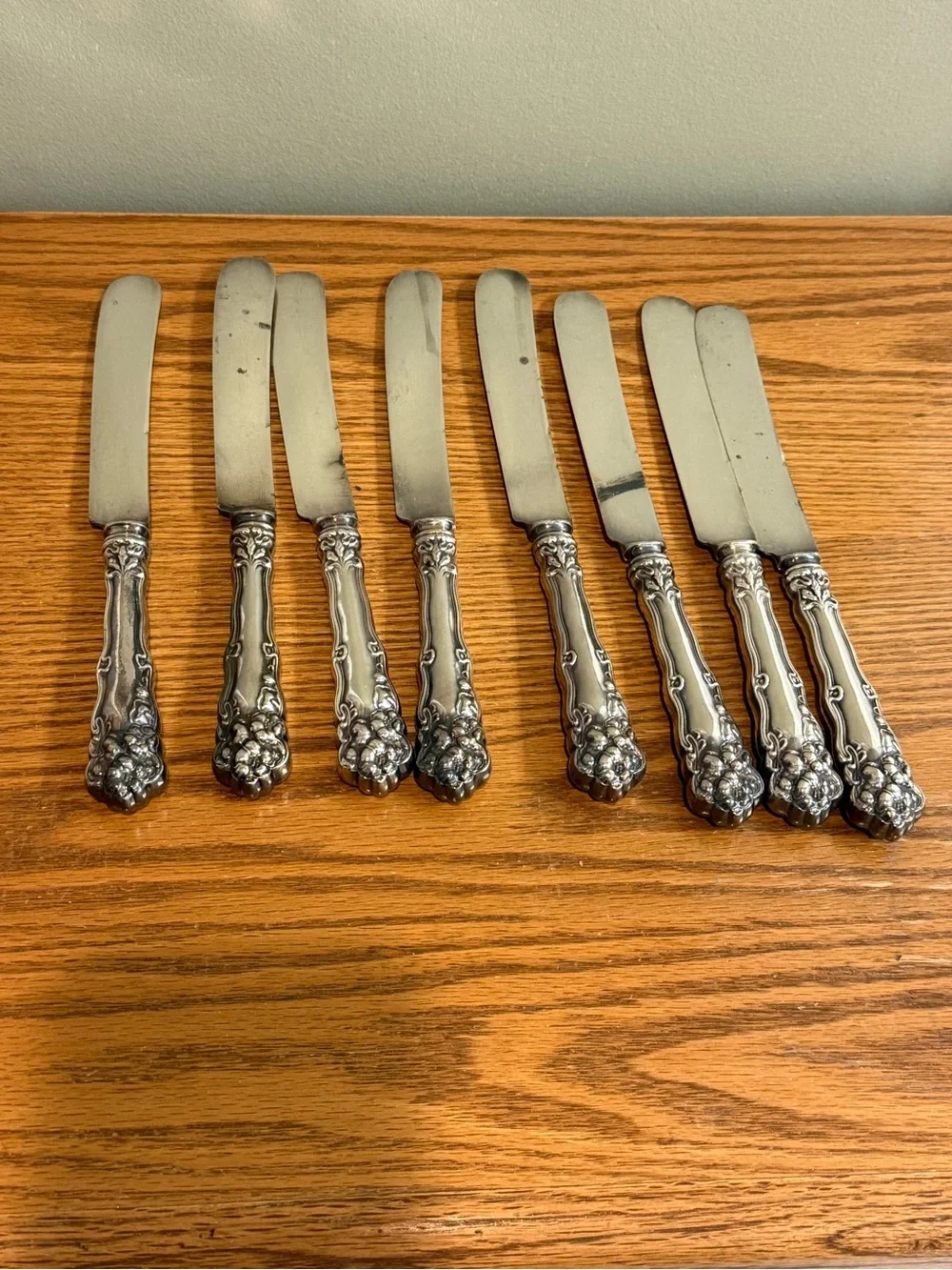 8 Wm Rogers Berwick Diana 1904 International Silverplate 9.75” Dinner Knives